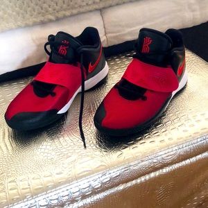 Original New Kyrie Flytrap 3